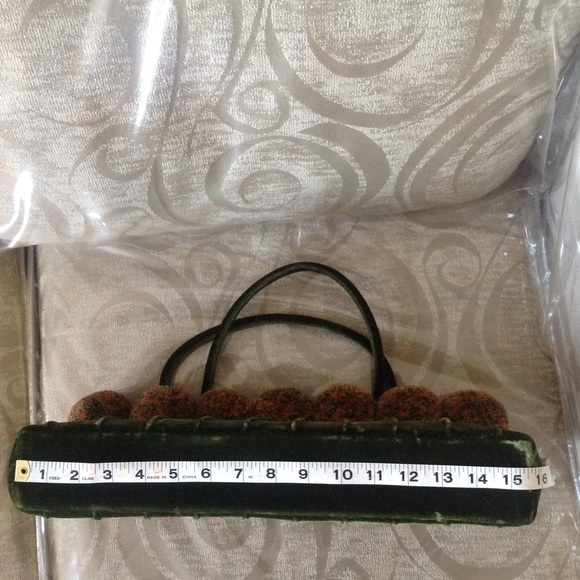 Earth Pom Pom hand bag - Picture 4 of 8